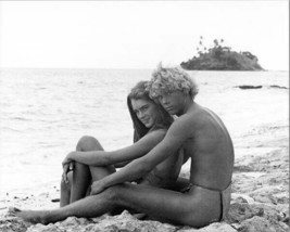 The Blue Lagoon Brooke Shields Christopher Atkins on beach 8x10 photo - £9.43 GBP