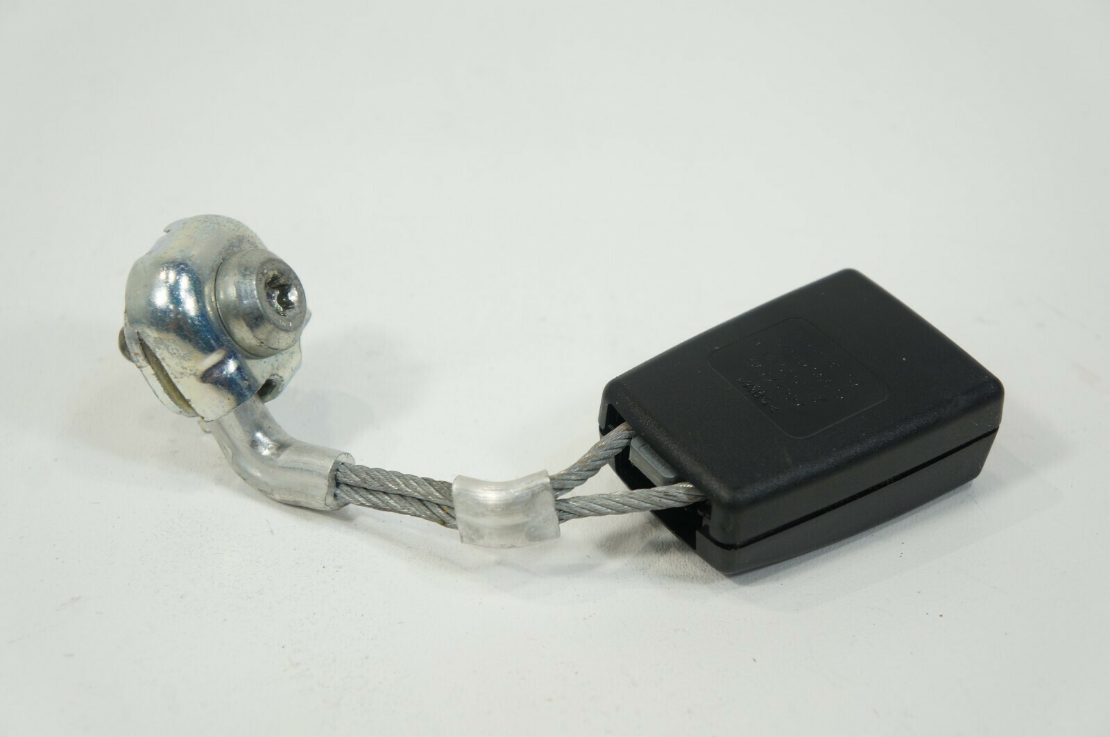 11-2016 bmw f10 528i 535i rear right passenger side seat belt buckle receiver Item image 3
