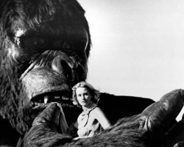 King Kong 1976 Kong holds Jessica Lange in his giant hand 24x30 inch poster - £23.97 GBP