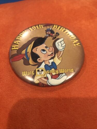 VTg 1990 Happpy Birthday 19th Birthday Walt Disney World Pinback Button ... - $7.43