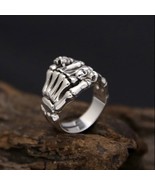 925 Silver Plated Skull Hand Ring for Men Women,Punk Hip Hop Ring - €10,41 EUR