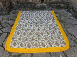 Floral vintage bed cover, 1970s floral bedspread, retro home decor bohem... - $70.00