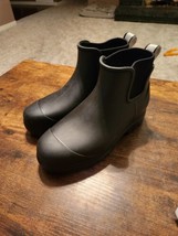 UGG® Women&#39;s SIZE 7 Droplet Rain Boot in Black - $89 - £54.60 GBP