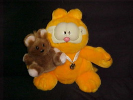 10&quot; Musical Garfield Holding Pooky Bear Plush Toy Tags &quot;Best Friends&quot; Pa... - £77.86 GBP