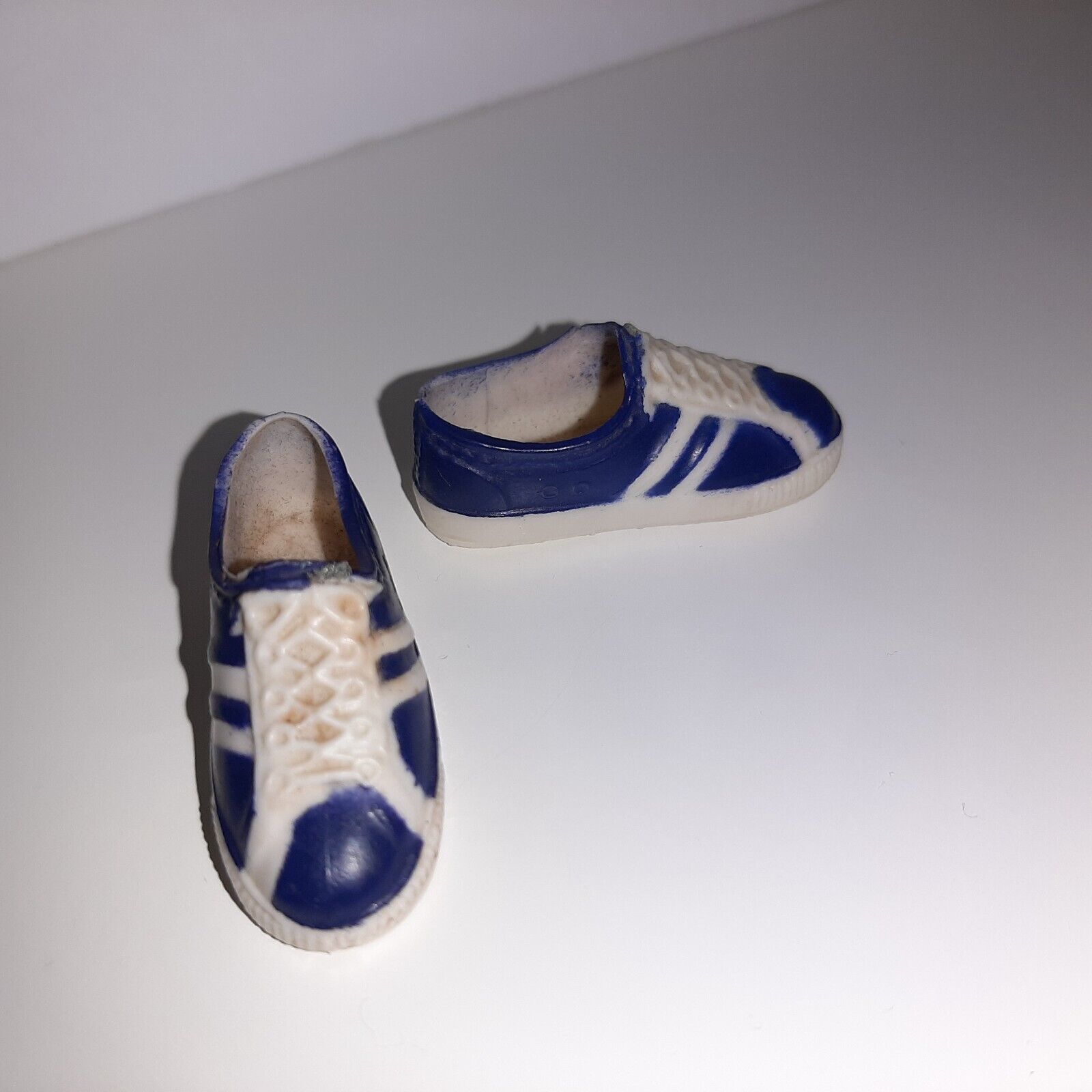 Vtg Barbie SPORT & SHAVE KEN Doll FINISHING TOUCHES Blue TENNIS SHOES Sneakers - £4.68 GBP