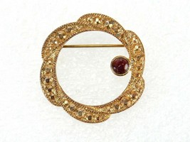 Vintage Costume Jewelry, Red Rhinestone Set in Gold Tone Wreath Brooch PIN55 - £7.79 GBP