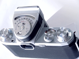 Gorgeous CONTAX E, only 3360 pieces made by VEB Zeiss Ikon, Working Lightmeter - $750.00