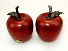 Wooden Apples Salt and Pepper Set, Metal Stem &amp; Leaves, Price Imports, V... - $278.88 MXN