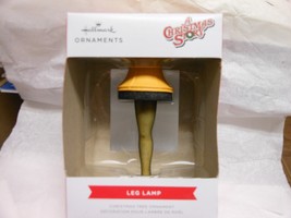 Hallmark &quot;A Christmas Story - Leg Lamp&quot; 2023 Ornament NEW - $249.47 MXN