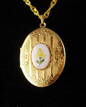 Vintage Sweetheart Locket / Yellow enamel flower / gold romantic gift / New mom  - £59.95 GBP