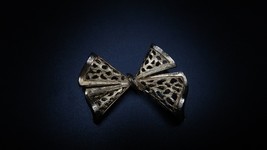Vintage Gold Tone SPHINX Bow Tie Brooch Pin 4.8cm - £15.92 GBP