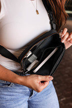 Black Waterproof Zipped Crossbody Chest Bag 20*5*14cm - $201.89 MXN