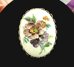 Vintage Pin Purple Flowers Sugared Brooch Floral Glass Oval Goldtone, Glitter - £10.41 GBP
