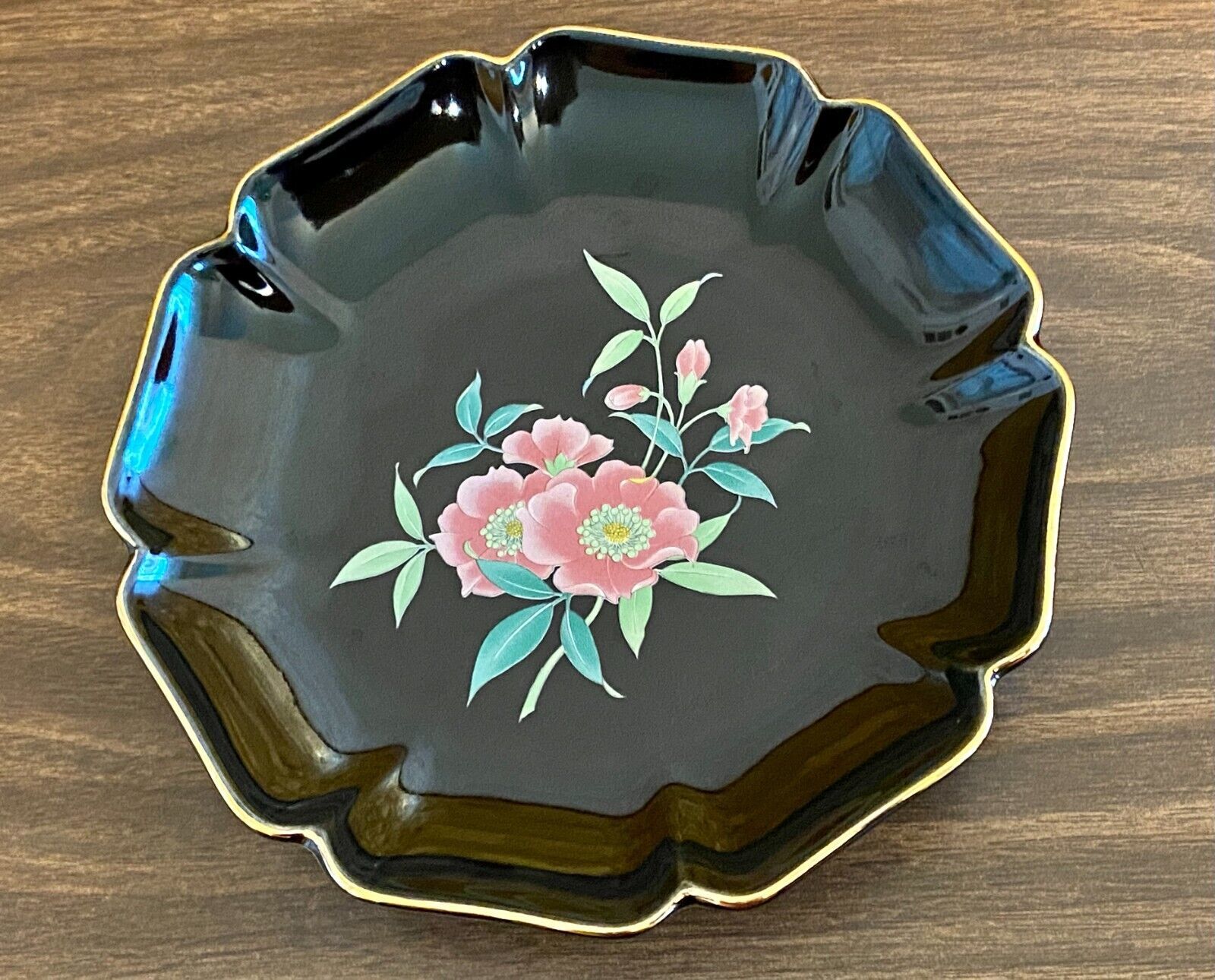 Small Scalloped Pretty 6&quot; Floral Plate with Gold Gilt Trim sticker Made ... - $8.90