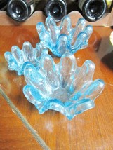 Three nesting light blue glass ashtrays, different sizes [10-color] - $848.63 MXN