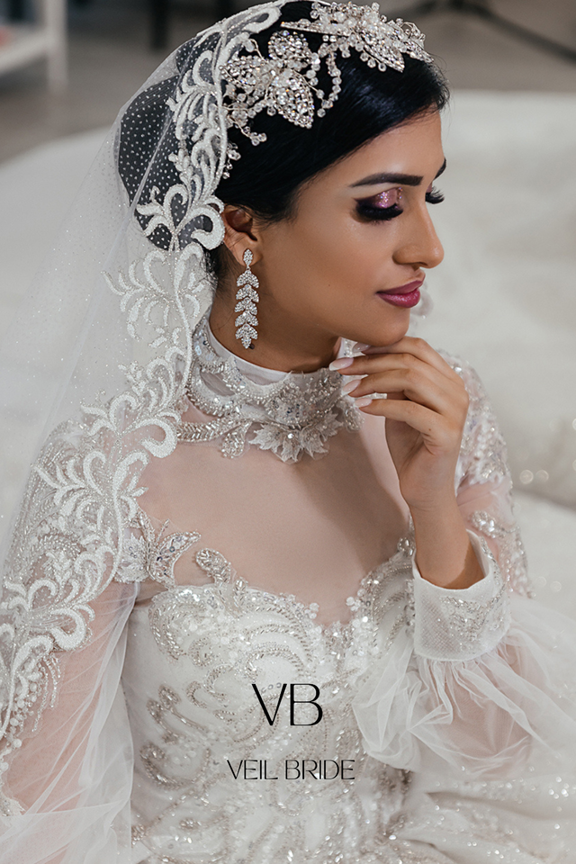 Wedding veil with lace edge and hair comb - $21.57+