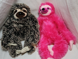 Bronx Zoo Wild Republic Lot of 2 Three Toed Pink &amp; Brown Sloth Both are 17&quot; - £23.19 GBP