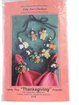 Kitty Lou&#39;s Creations Teeny Tiny Friends Thanksgiving Dolls Sewing Table... - $404.53 MXN