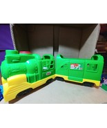 Fisher-Price Little People Friendly Passengers Train Green - $201.72 MXN