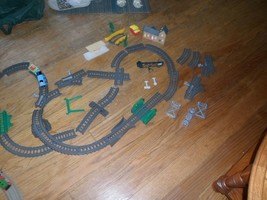 Thomas the Train 45 pc.29 Dark Gray Track Mattel Gullane,2 cars,building... - £27.24 GBP
