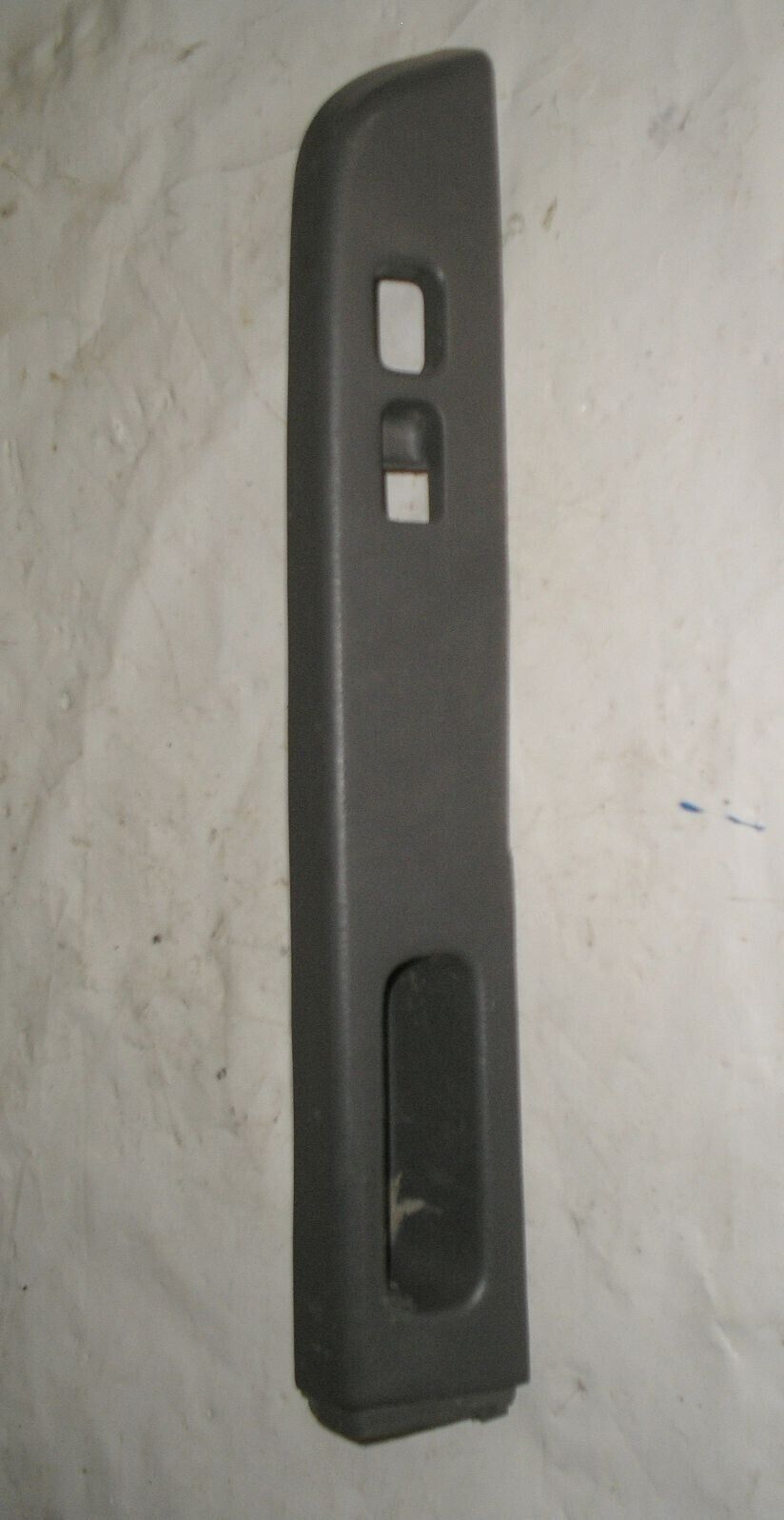 1999 Nissan Frontier 4WD 3.3L AT Right Door Arm Rest - $15.88