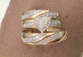 Él y Ella Forma Corazón Imitación Diamante Trío Anillo Set 14K Oro Amarillo Baño - £61.30 GBP