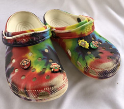 Crocs Unisex Classic Tie-Dye Rainbow Graphic Clog Size 5 with Mario Charm Plugs - £11.92 GBP