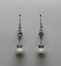 Pearl Earrings - $104.51 MXN