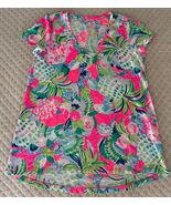 Lilly Pulitzer Etta V-Neck T-Shirt Raise The Bar Pink Pineapple Size S NWOT - $479.25 MXN