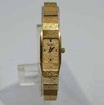 Bulova Ladies Gold Tone Analog Quartz Wristwatch Watch New Battery - $24.74