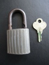 Vintage Eagle Lock With Independent Lock Company Key In Working Condition - £5.46 GBP