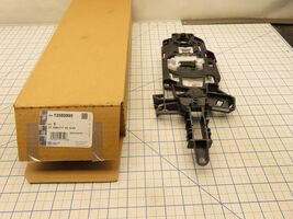 GM 13550995 Door Handle Bracket Mount Rear Left LH General Motors - $49.99