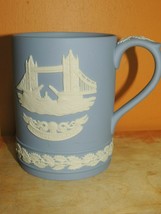Vintage Wedgwood Blue Jasperware Christmas 1975 4.5&quot; Tankard Mug Tower Bridge - £7.16 GBP
