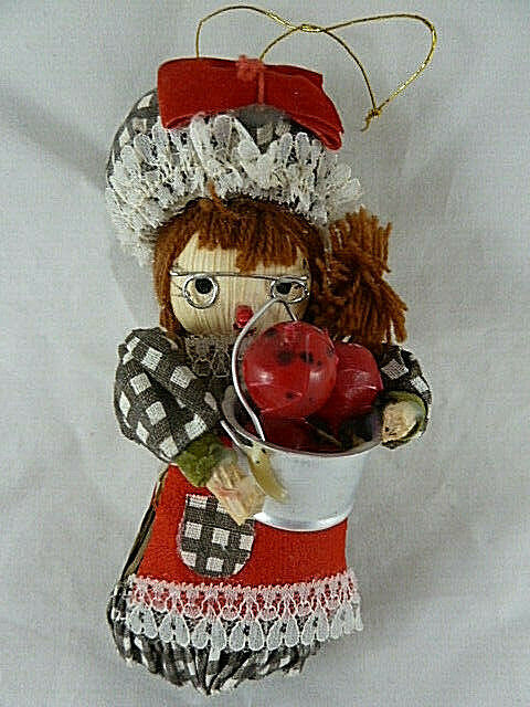 Vintage Cornhusk Doll with tub of apples 5" Kurt Adler Christmas Ornament - £6.98 GBP