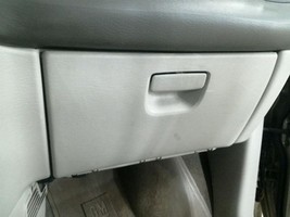 TOWN COUN 2005 Glove Box 104710900 - $1,203.03 MXN