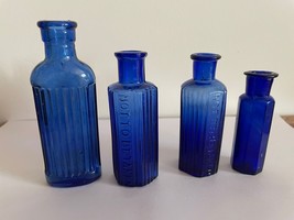 Vintage Cobalt Blue Glass 4 Poison Bottles, 1800&#39;s Chemist and Pharmacy ... - $1,303.68 MXN