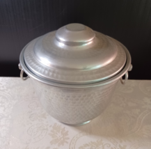 Vintage Ice Bucket Silver Hammered Aluminum Insulated Lidded - $147.31 MXN