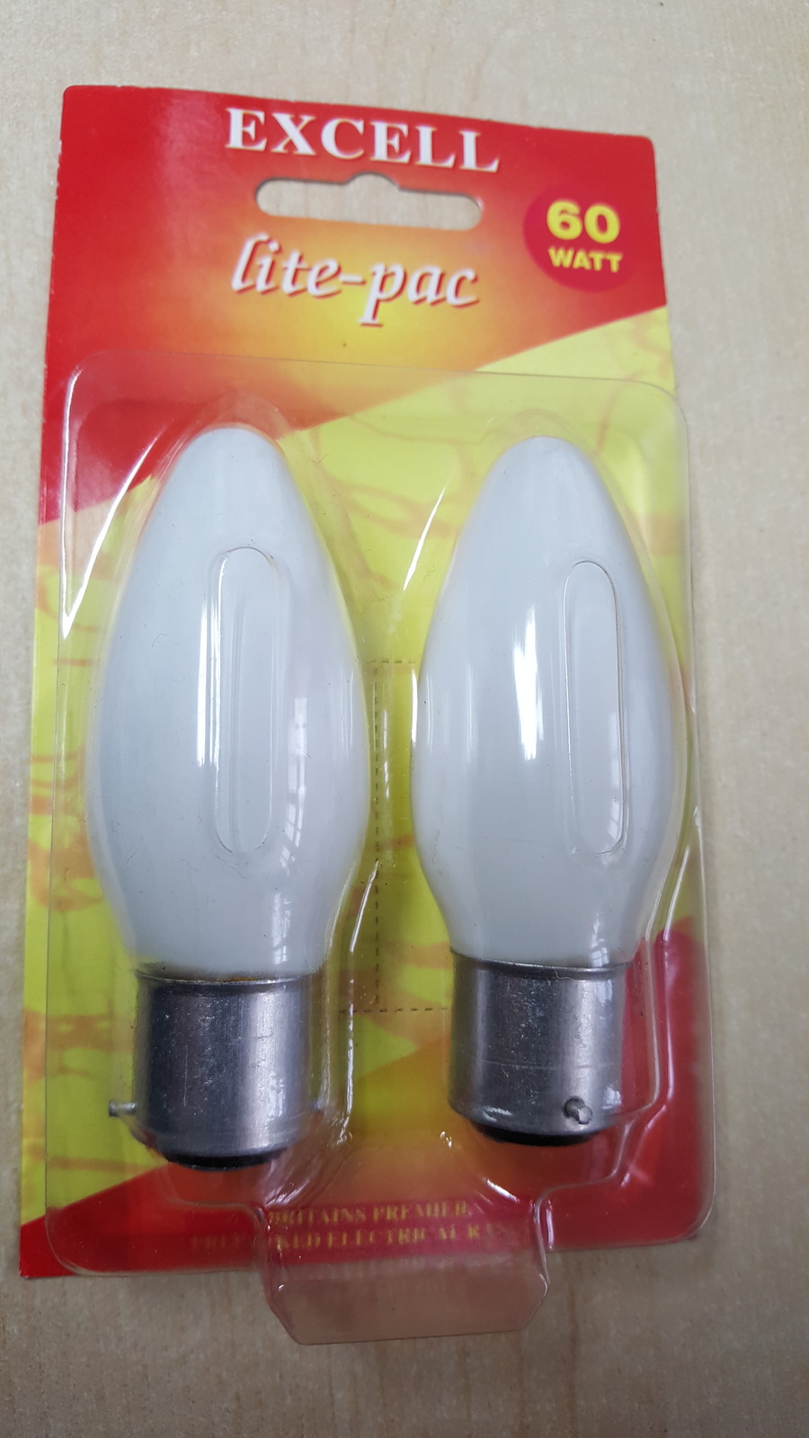 20 X CANDLE 60 WATT 240 VOLT  BC / B22 CAP OPAL UK SHIPPING ONLY  - $20.00