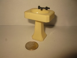 (DH-1) Doll House Miniature: Renwal Bathroom Pedastal Sink - Model #T-96 - $8.50