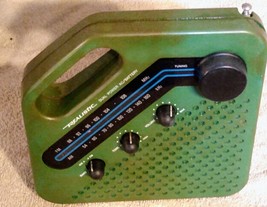  Realistic transistor operable Radio .... vintage 1970  - $14.99