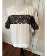 NWO BCBG White Black Lace Short Sleeve Blouse SZ L - $1,071.47 MXN