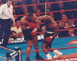 Evander Holyfield Vs Mike Tyson 8X10 Photo Boxing Picture Center Of Ring Action - £3.94 GBP