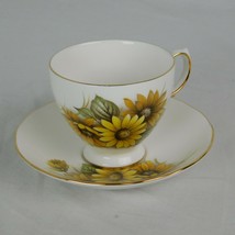 Queen Anne Bone China Cup &amp; Saucer England 8592 Yellow Flower Bunch Scalloped - £14.92 GBP