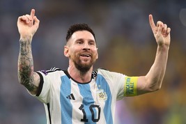 Lionel Messi Argentina World Cup Champions - 8x10 Color Photo L6 - £5.30 GBP