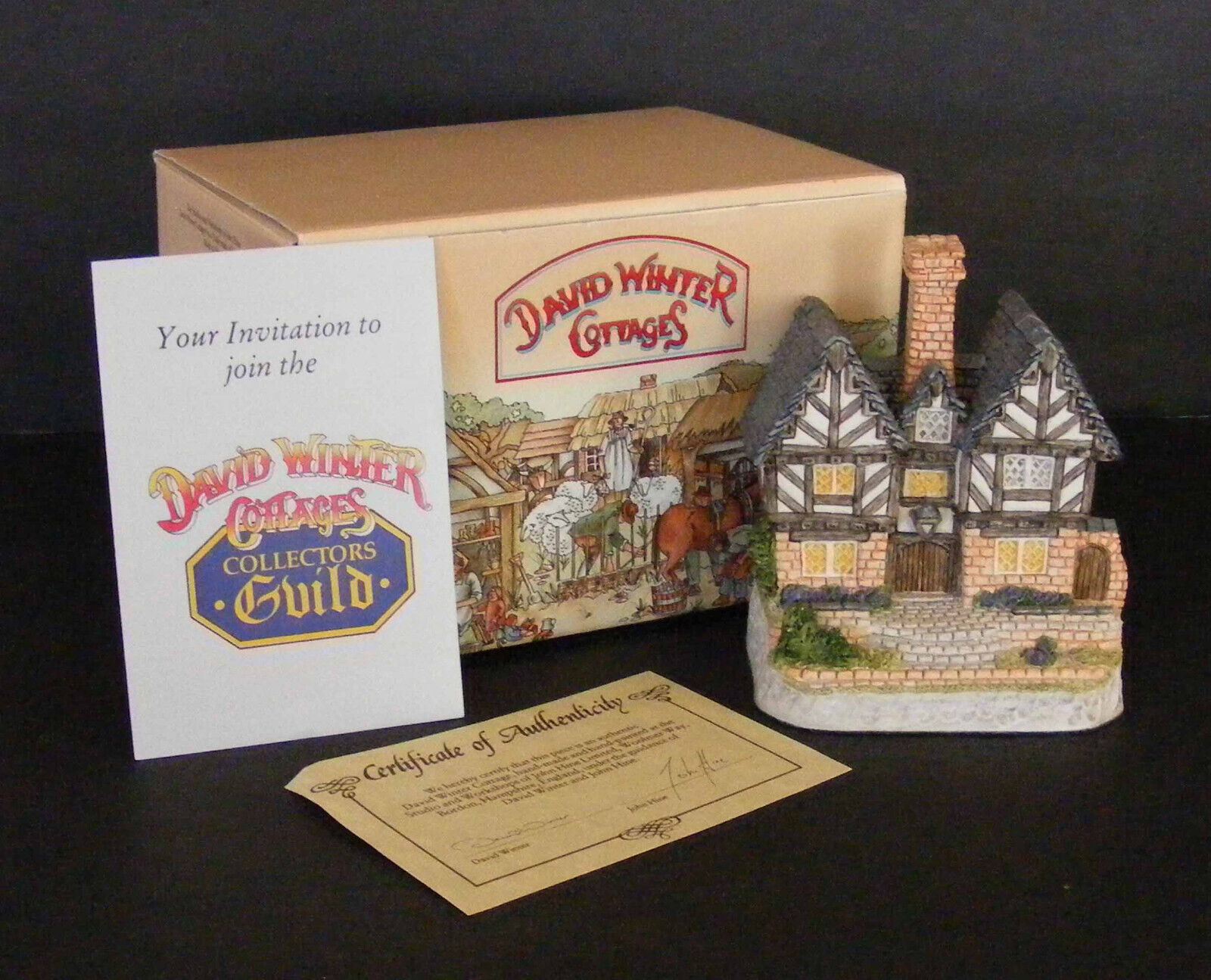 THE CONSTABULARY - a David Winter Cottage The English Village Collection © 1993 - £27.40 GBP