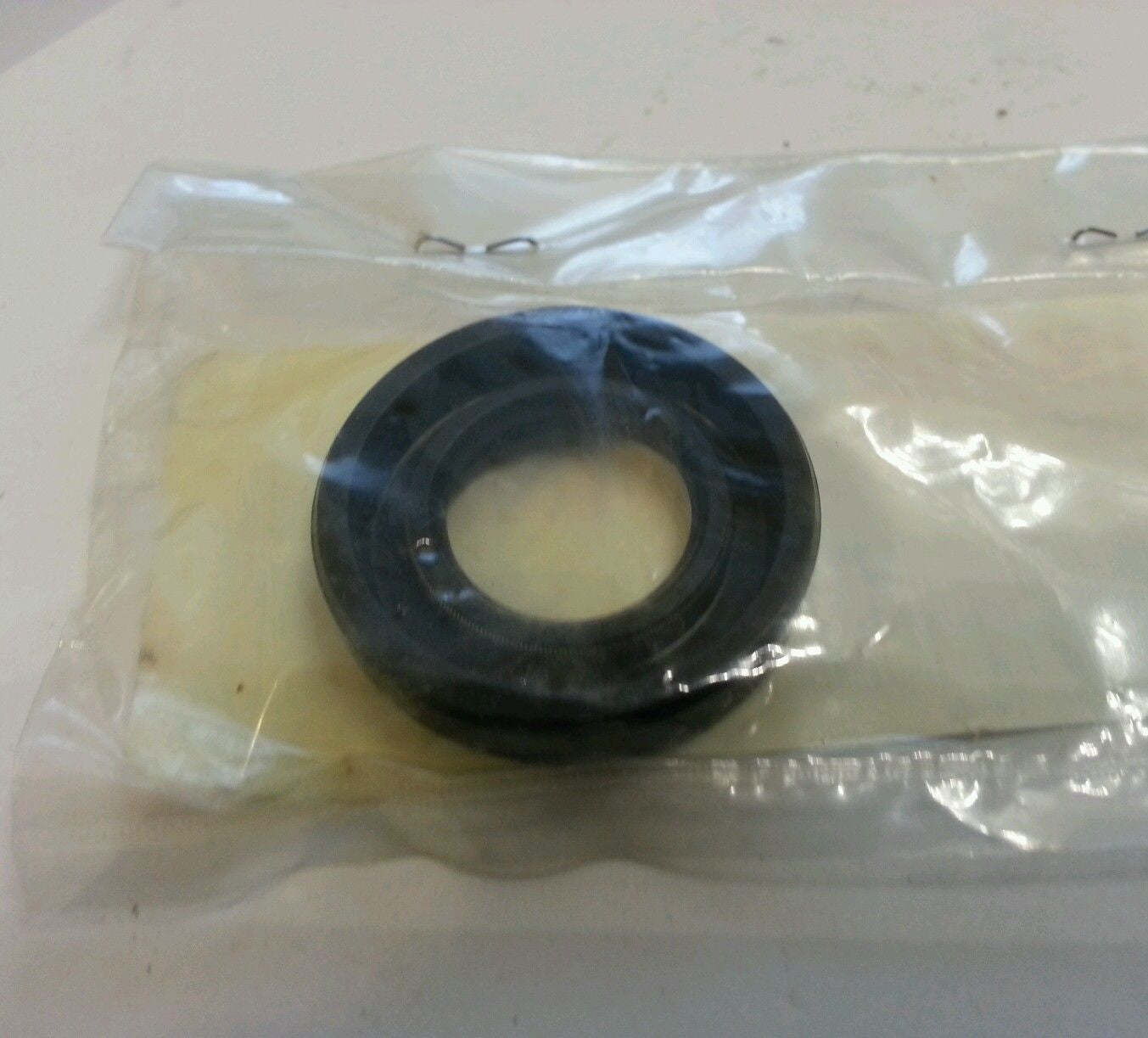 1984-1993 genuine Yamaha oil seal 25-50 HP NEW 93101-16M36-00 HD Outboard - $7.00