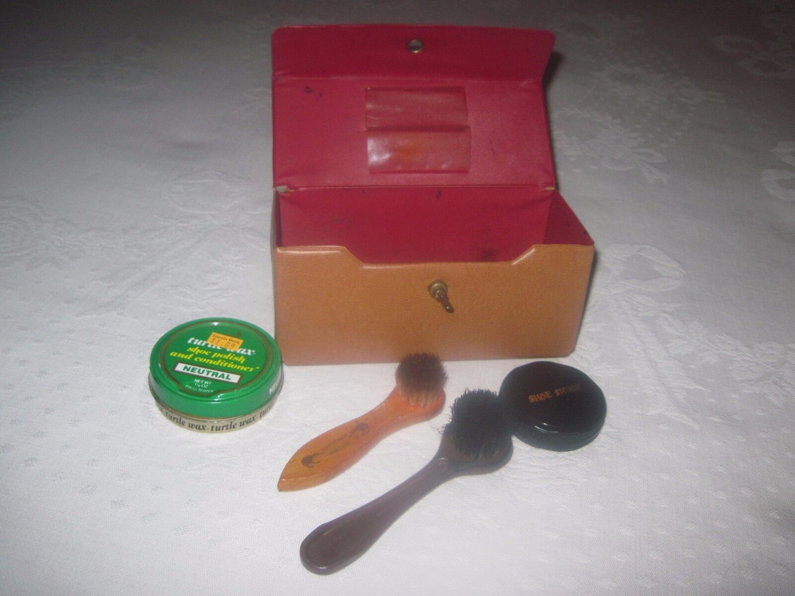 VINTAGE KIWI SHOE SHINE COMPACT w/2 BRUSHES/SHOE POLISHER-USED-SOME WEAR - $6.79