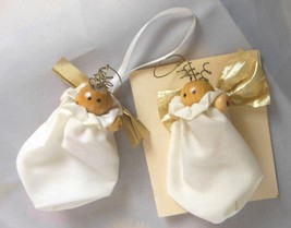 Set of 2 Handkerchief Baby Ornament and Pin 3&quot; - £9.49 GBP