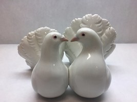 Vintage Lladro Couple Of Birds Figurine White Large Feathered Out Tails Beaks - £44.30 GBP