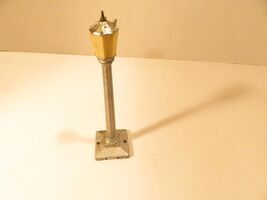 LIONEL TRAINS  POST-WAR #35 DIECAST LAMP-POST - FAIR- S31A - $4.24